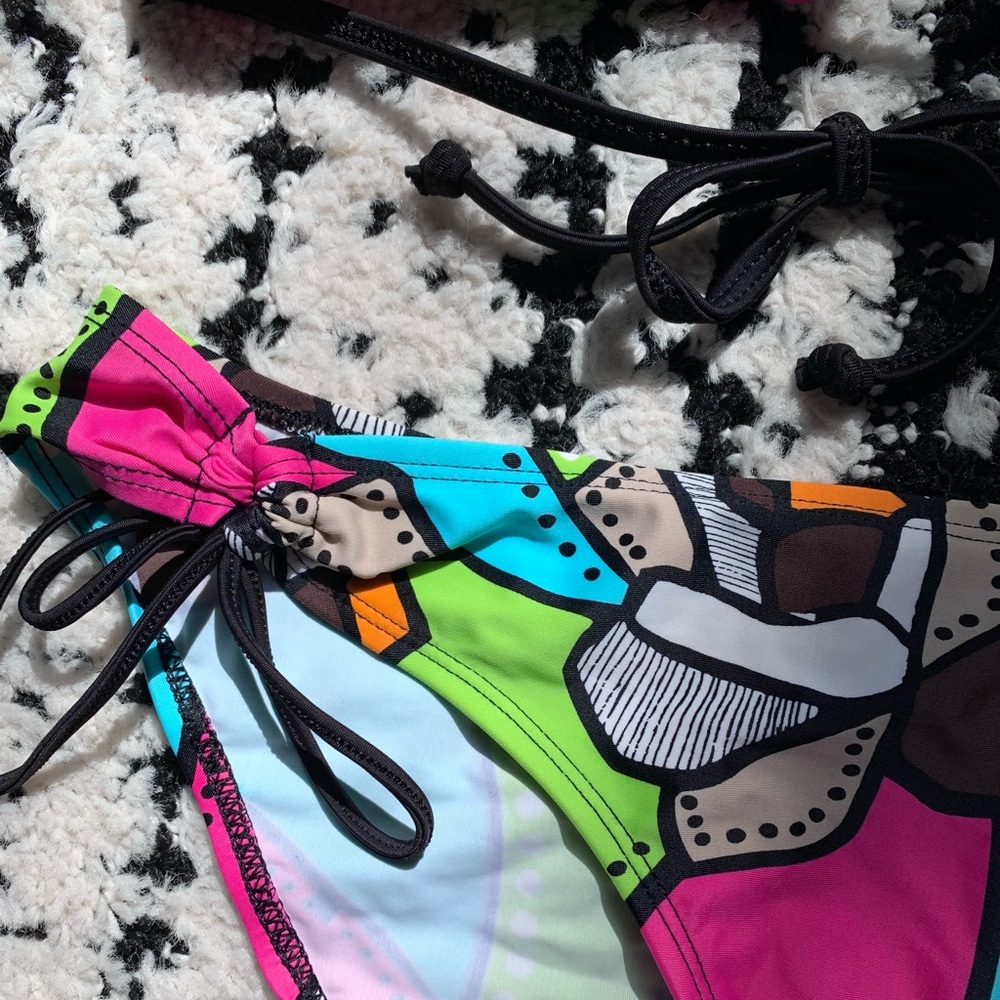 Body Glove colourful bikini set - Picture 4 of 12